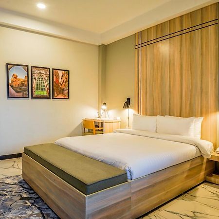 Roomy Crossroads Hotel, Peshawar Eksteriør billede