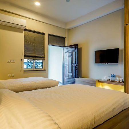 Roomy Crossroads Hotel, Peshawar Eksteriør billede