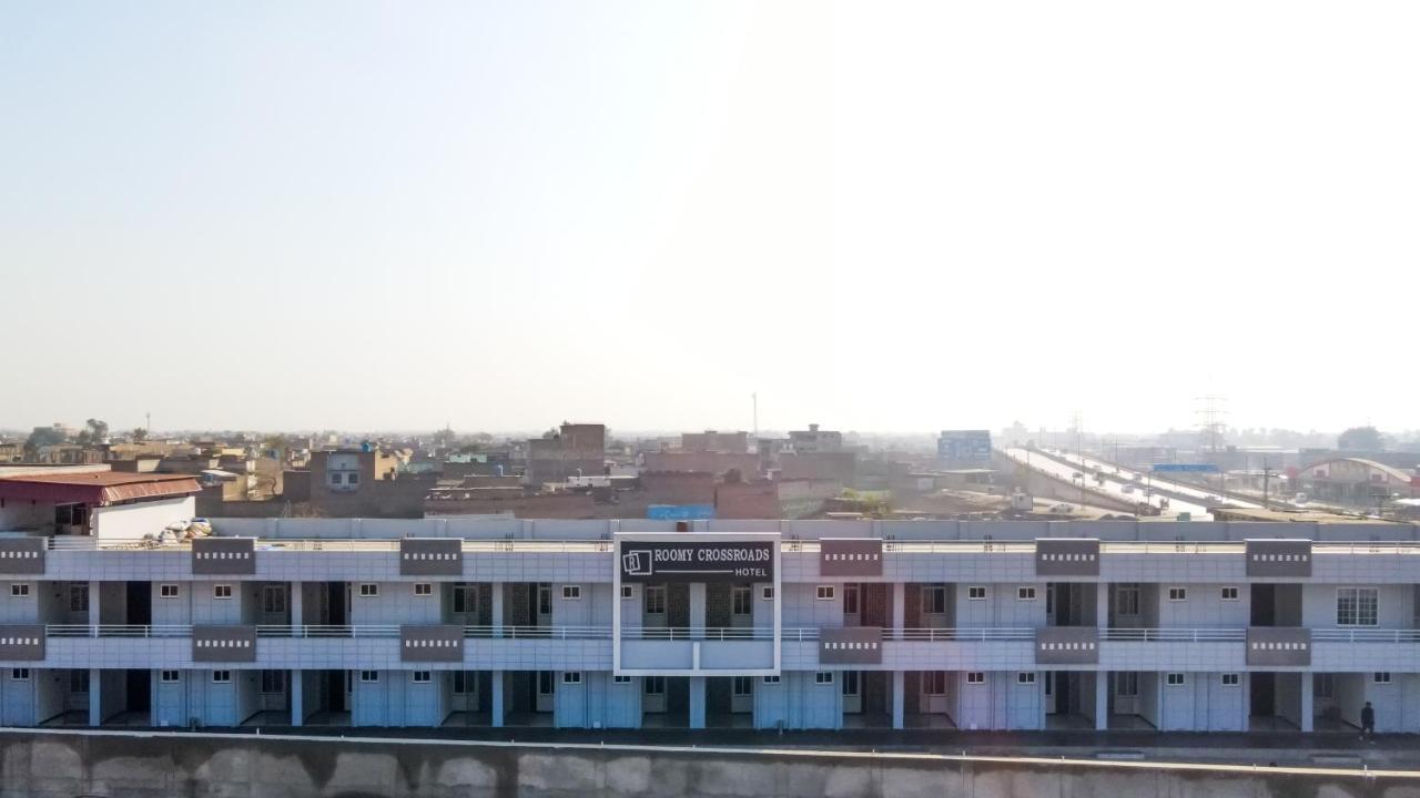 Roomy Crossroads Hotel, Peshawar Eksteriør billede