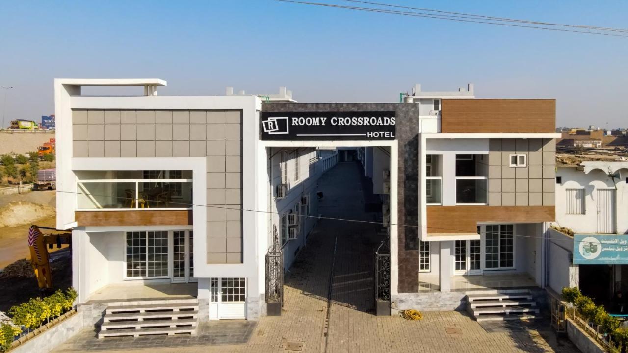Roomy Crossroads Hotel, Peshawar Eksteriør billede