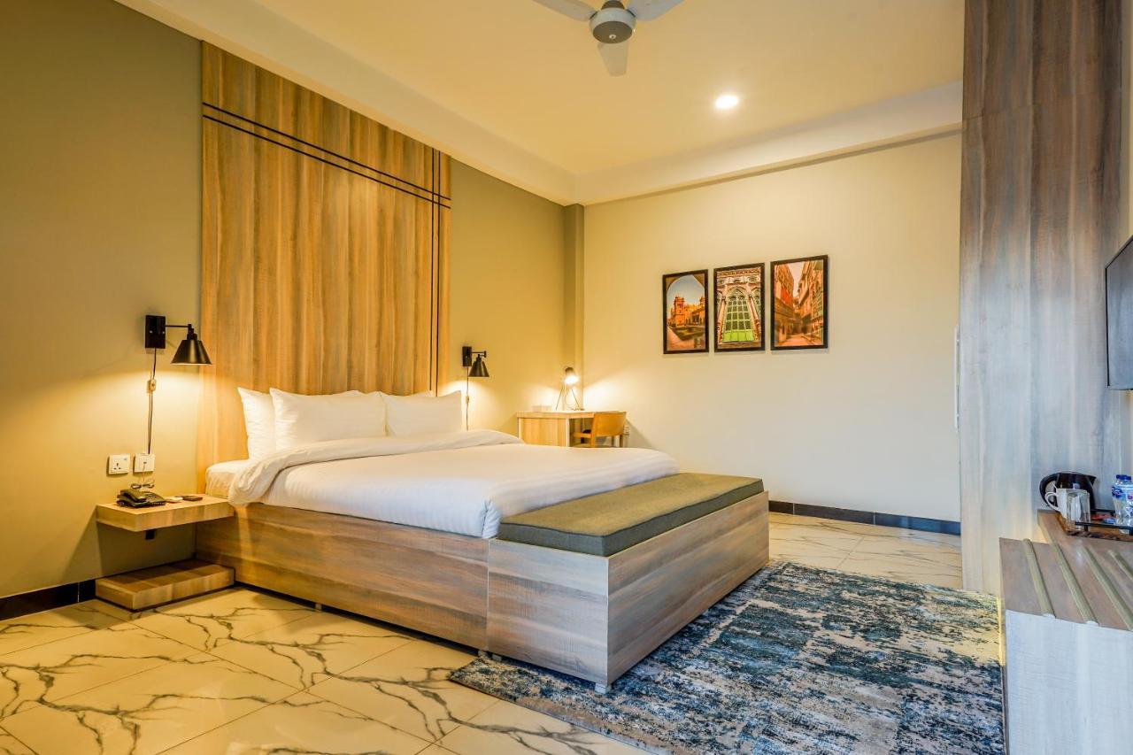Roomy Crossroads Hotel, Peshawar Eksteriør billede