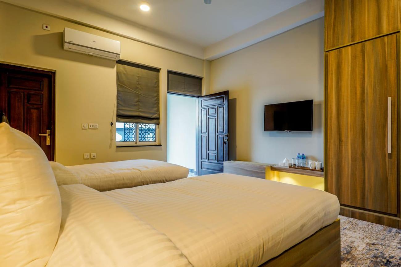 Roomy Crossroads Hotel, Peshawar Eksteriør billede