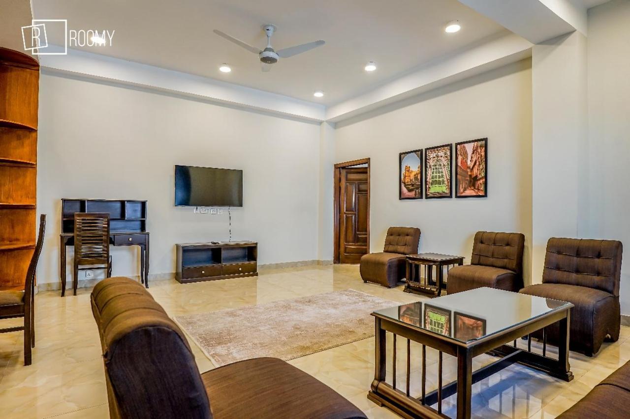Roomy Crossroads Hotel, Peshawar Eksteriør billede