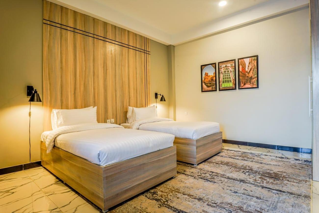 Roomy Crossroads Hotel, Peshawar Eksteriør billede