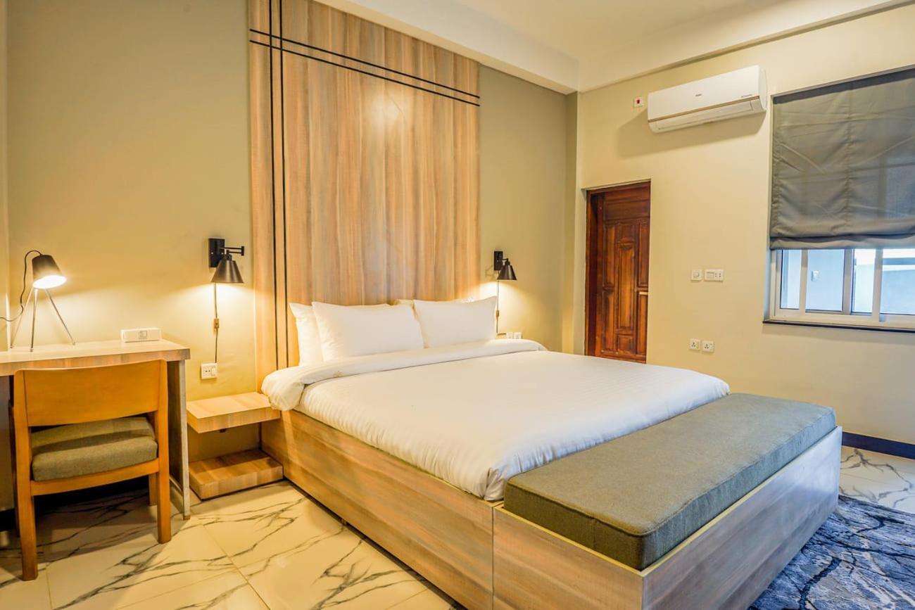 Roomy Crossroads Hotel, Peshawar Eksteriør billede